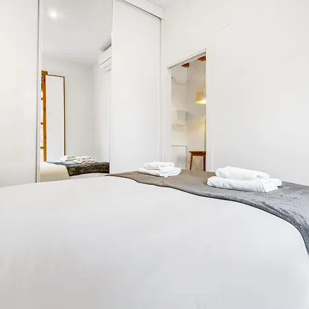 Апартаменты Elegance 2br With Rooftop Terrace